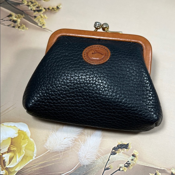 Dooney & Bourke Handbags - 🦆 DOONEY & BOURKE ELEGANT BLACK TAN LEATHER COIN POUCH KISSLOCK PURSE VINTAGE